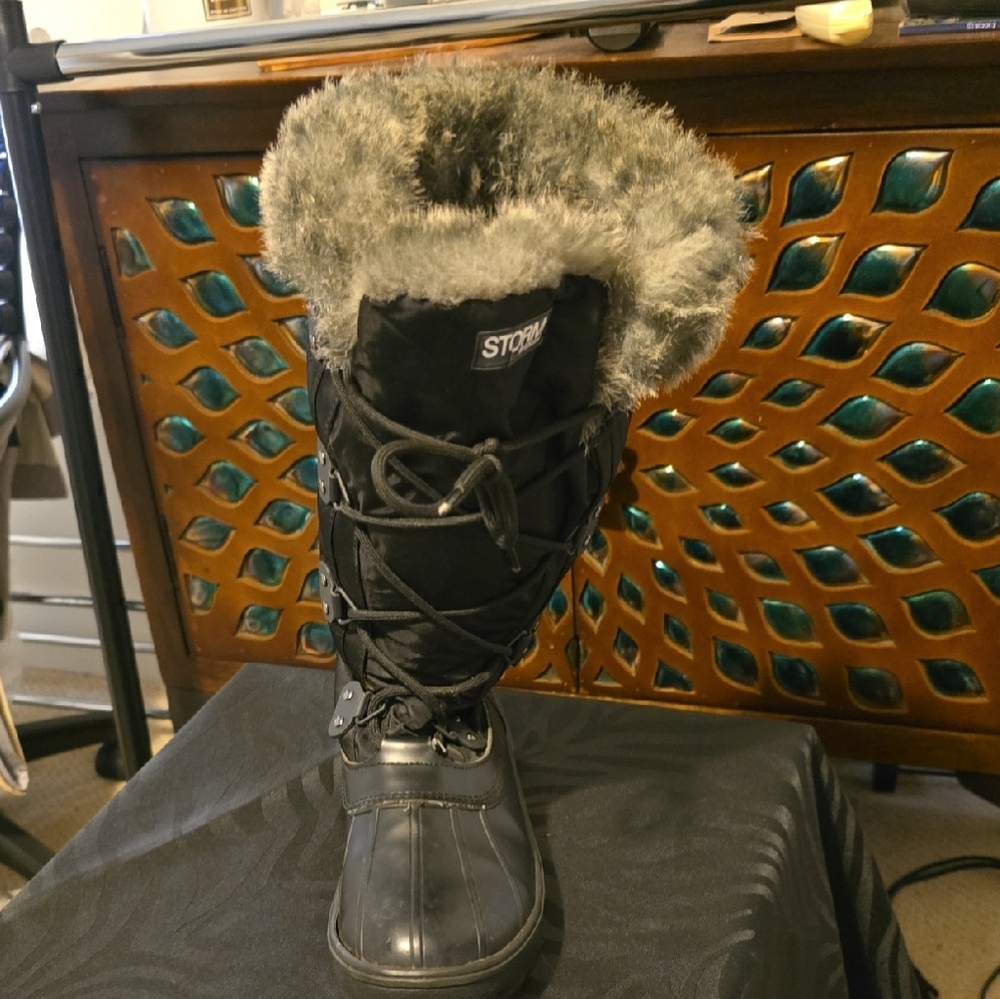 Storm Black Boots with Gray Fur Lining